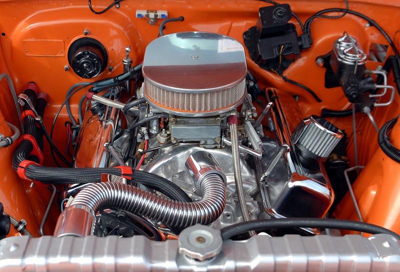 garagiste-BAUDUEN-min_car-engine-1738309